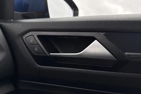 KP69EOW Volkswagen T-Roc 1.6 TDI R-Line 5dr Thumbnail #22