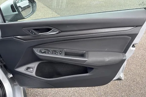 21 of 67 for Volkswagen Golf 1.4 TSI 13kWh GTE DSG Euro 6 (s/s) 5dr