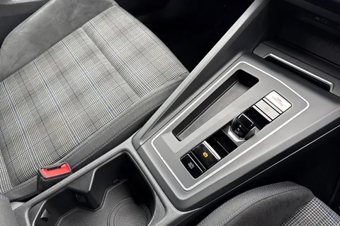 23 of 67 for Volkswagen Golf 1.4 TSI 13kWh GTE DSG Euro 6 (s/s) 5dr