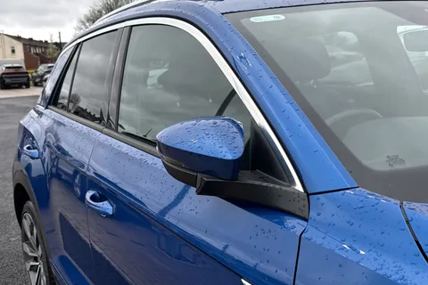 KP69EOW Volkswagen T-Roc 1.6 TDI R-Line 5dr Thumbnail #26