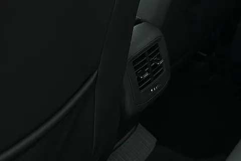 KP69EOW Volkswagen T-Roc 1.6 TDI R-Line 5dr Thumbnail #34