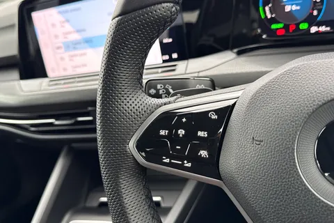 38 of 67 for Volkswagen Golf 1.4 TSI 13kWh GTE DSG Euro 6 (s/s) 5dr