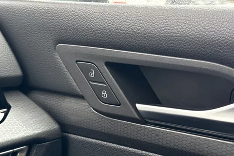 41 of 67 for Volkswagen Golf 1.4 TSI 13kWh GTE DSG Euro 6 (s/s) 5dr