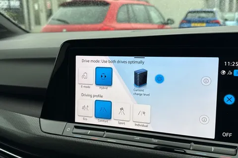 51 of 67 for Volkswagen Golf 1.4 TSI 13kWh GTE DSG Euro 6 (s/s) 5dr