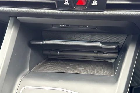 54 of 67 for Volkswagen Golf 1.4 TSI 13kWh GTE DSG Euro 6 (s/s) 5dr