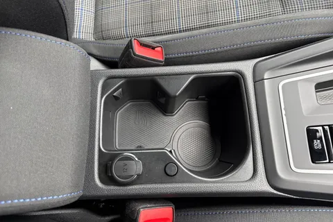 58 of 67 for Volkswagen Golf 1.4 TSI 13kWh GTE DSG Euro 6 (s/s) 5dr