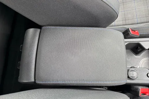 59 of 67 for Volkswagen Golf 1.4 TSI 13kWh GTE DSG Euro 6 (s/s) 5dr