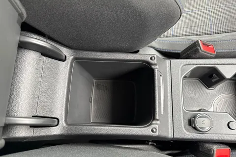 60 of 67 for Volkswagen Golf 1.4 TSI 13kWh GTE DSG Euro 6 (s/s) 5dr