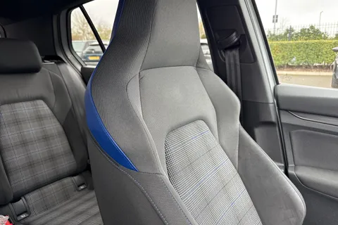 61 of 67 for Volkswagen Golf 1.4 TSI 13kWh GTE DSG Euro 6 (s/s) 5dr