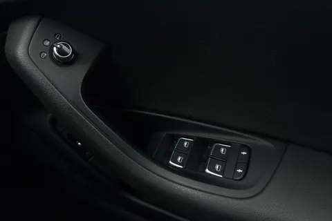 FC16AOA Audi A6 Avant 2.0 TDI ultra SE S Tronic Euro 6 (s/s) 5dr Thumbnail #19