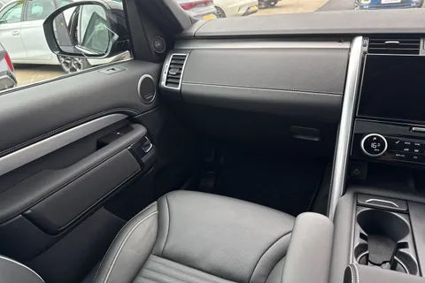 DV73RVO Land Rover Discovery 3.0 D300 MHEV R-Dynamic HSE Auto 4WD Euro 6 (s/s) 5dr Thumbnail #21