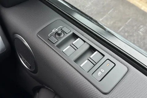 DV73RVO Land Rover Discovery 3.0 D300 MHEV R-Dynamic HSE Auto 4WD Euro 6 (s/s) 5dr Thumbnail #22