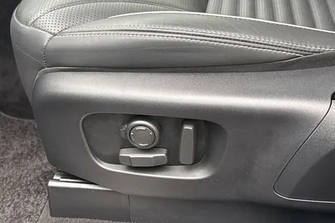 DV73RVO Land Rover Discovery 3.0 D300 MHEV R-Dynamic HSE Auto 4WD Euro 6 (s/s) 5dr Thumbnail #36