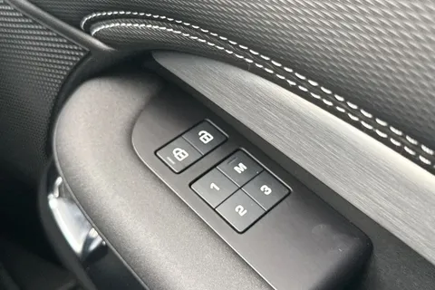 DV73RVO Land Rover Discovery 3.0 D300 MHEV R-Dynamic HSE Auto 4WD Euro 6 (s/s) 5dr Thumbnail #42