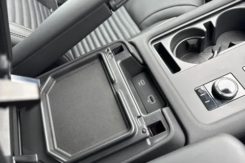 DV73RVO Land Rover Discovery 3.0 D300 MHEV R-Dynamic HSE Auto 4WD Euro 6 (s/s) 5dr Thumbnail #45