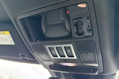 DV73RVO Land Rover Discovery 3.0 D300 MHEV R-Dynamic HSE Auto 4WD Euro 6 (s/s) 5dr Thumbnail #50