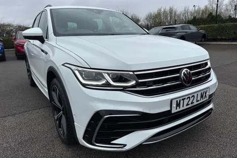MT22LMX Volkswagen Tiguan 1.5 TSI R-Line DSG Euro 6 (s/s) 5dr Thumbnail #10