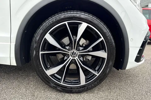 MT22LMX Volkswagen Tiguan 1.5 TSI R-Line DSG Euro 6 (s/s) 5dr Thumbnail #11