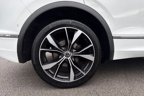 MT22LMX Volkswagen Tiguan 1.5 TSI R-Line DSG Euro 6 (s/s) 5dr Thumbnail #12