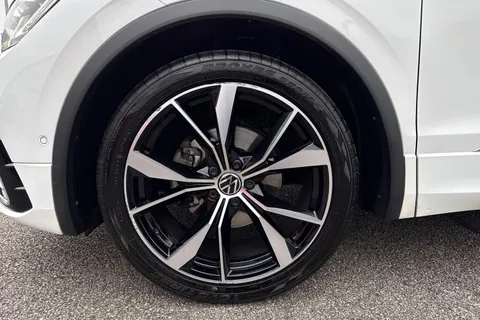 MT22LMX Volkswagen Tiguan 1.5 TSI R-Line DSG Euro 6 (s/s) 5dr Thumbnail #13