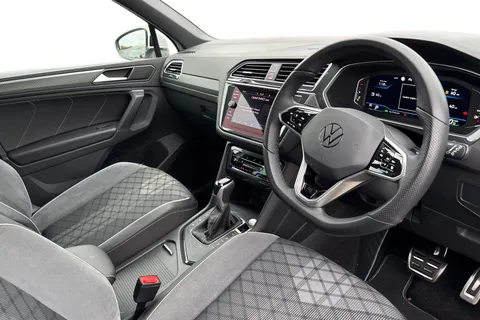 MT22LMX Volkswagen Tiguan 1.5 TSI R-Line DSG Euro 6 (s/s) 5dr Thumbnail #15