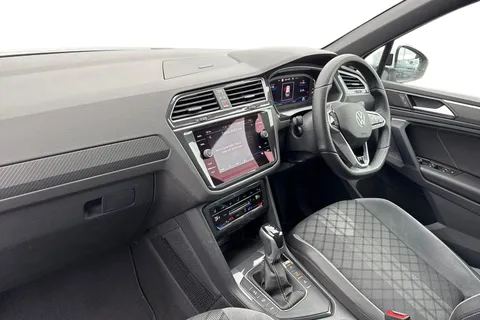 MT22LMX Volkswagen Tiguan 1.5 TSI R-Line DSG Euro 6 (s/s) 5dr Thumbnail #16
