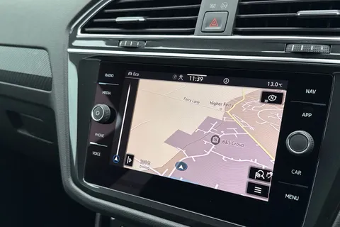 MT22LMX Volkswagen Tiguan 1.5 TSI R-Line DSG Euro 6 (s/s) 5dr Thumbnail #18