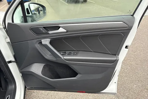 MT22LMX Volkswagen Tiguan 1.5 TSI R-Line DSG Euro 6 (s/s) 5dr Thumbnail #22