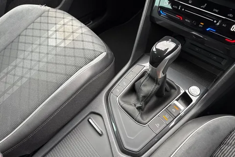 MT22LMX Volkswagen Tiguan 1.5 TSI R-Line DSG Euro 6 (s/s) 5dr Thumbnail #24