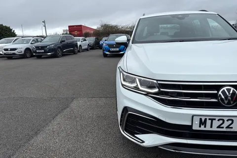 MT22LMX Volkswagen Tiguan 1.5 TSI R-Line DSG Euro 6 (s/s) 5dr Thumbnail #26