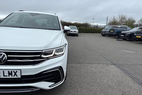 MT22LMX Volkswagen Tiguan 1.5 TSI R-Line DSG Euro 6 (s/s) 5dr Thumbnail #27