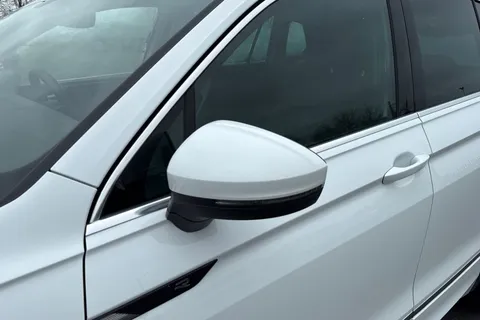 MT22LMX Volkswagen Tiguan 1.5 TSI R-Line DSG Euro 6 (s/s) 5dr Thumbnail #31