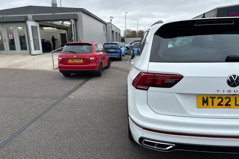 MT22LMX Volkswagen Tiguan 1.5 TSI R-Line DSG Euro 6 (s/s) 5dr Thumbnail #33