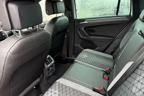 MT22LMX Volkswagen Tiguan 1.5 TSI R-Line DSG Euro 6 (s/s) 5dr Thumbnail #36