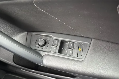 MT22LMX Volkswagen Tiguan 1.5 TSI R-Line DSG Euro 6 (s/s) 5dr Thumbnail #41