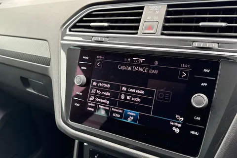 MT22LMX Volkswagen Tiguan 1.5 TSI R-Line DSG Euro 6 (s/s) 5dr Thumbnail #45