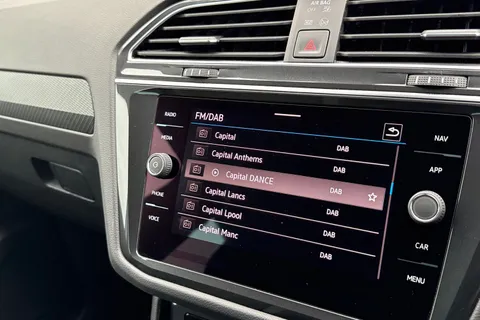 MT22LMX Volkswagen Tiguan 1.5 TSI R-Line DSG Euro 6 (s/s) 5dr Thumbnail #46