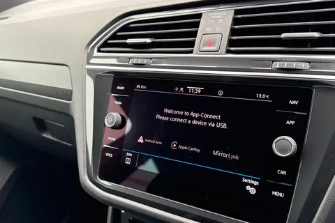 MT22LMX Volkswagen Tiguan 1.5 TSI R-Line DSG Euro 6 (s/s) 5dr Thumbnail #49