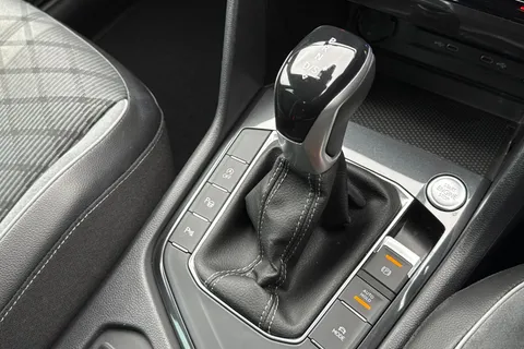 MT22LMX Volkswagen Tiguan 1.5 TSI R-Line DSG Euro 6 (s/s) 5dr Thumbnail #55