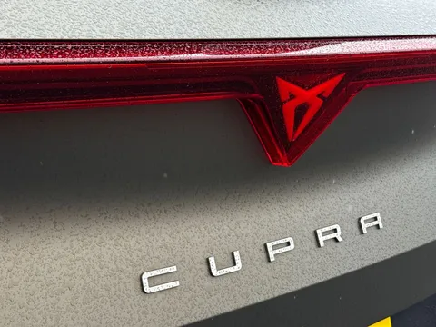 KY75FZV CUPRA Formentor 2.0 TSI 333 VZ3 5dr DSG 4Drive **Panoramic Sunroof** Thumbnail #28