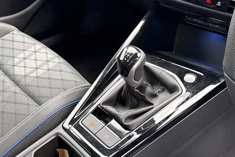 DA75VDE Volkswagen Golf 1.5 TSI 150 R-Line 5dr | Adaptive Cruise Control Thumbnail #24