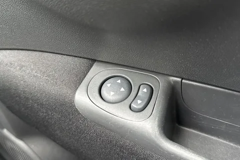 37 of 67 for FIAT 500 1.2 Lounge Euro 6 (s/s) 3dr