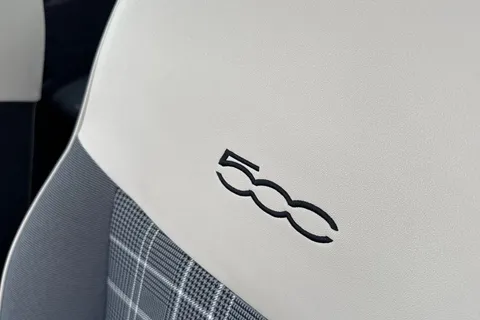 59 of 67 for FIAT 500 1.2 Lounge Euro 6 (s/s) 3dr