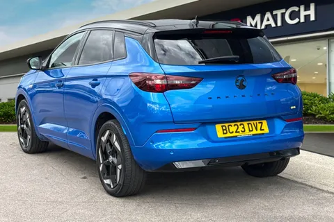 BC23DVZ Vauxhall Grandland 1.6 14.2kWh GSe Auto AWD Euro 6 (s/s) 5dr Thumbnail #3