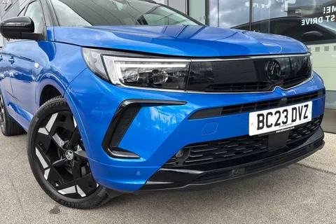 BC23DVZ Vauxhall Grandland 1.6 14.2kWh GSe Auto AWD Euro 6 (s/s) 5dr Thumbnail #9