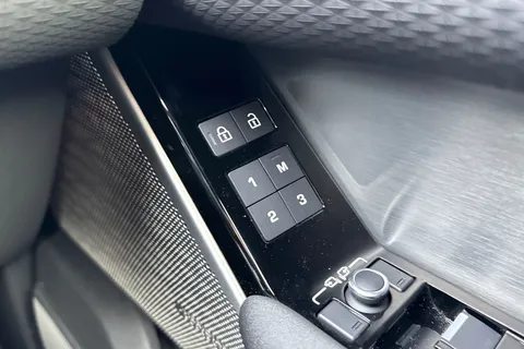 BM23NKR Land Rover Range Rover Velar 2.0 P250 Edition SUV 5dr Petrol Auto 4WD Euro 6 (s/s) (249 ps) Thumbnail #26