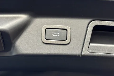 BM23NKR Land Rover Range Rover Velar 2.0 P250 Edition SUV 5dr Petrol Auto 4WD Euro 6 (s/s) (249 ps) Thumbnail #30