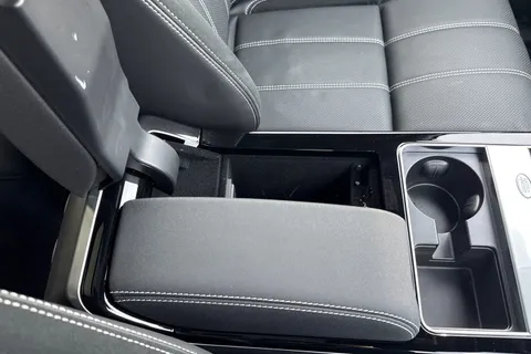 BM23NKR Land Rover Range Rover Velar 2.0 P250 Edition SUV 5dr Petrol Auto 4WD Euro 6 (s/s) (249 ps) Thumbnail #41