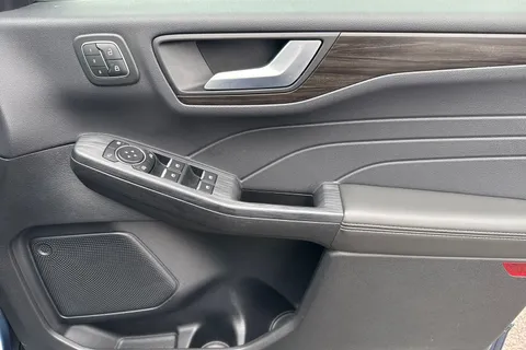 YR23UBJ Ford Kuga 2.5h Duratec Vignale CVT Euro 6 (s/s) 5dr Thumbnail #22