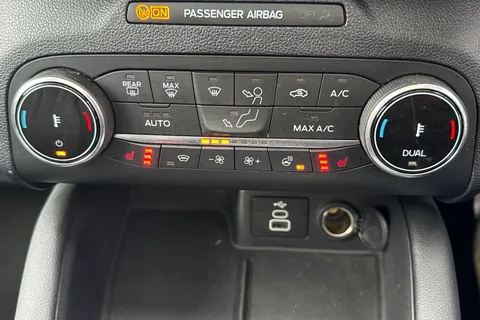 YR23UBJ Ford Kuga 2.5h Duratec Vignale CVT Euro 6 (s/s) 5dr Thumbnail #23